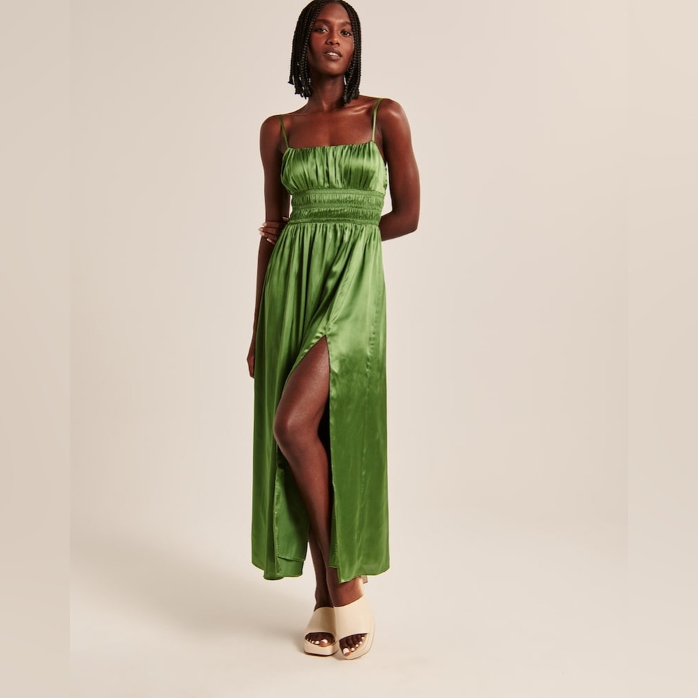 Abercrombie Smocked Bodice Satin Maxi Dress /
Size L / Green